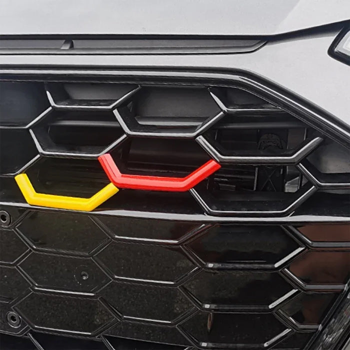 アウディ A4 B9 Sライン 後期モデル フロントグリル トリム ステッカー ガーニッシュ AUDI ドイツカラー ジャーマンカラー ドイツ国旗 エンブレム フロント グリル バッチ ABS樹脂製 アクセサリー カスタム パーツ カスタムパーツ 外装 ドレスアップ