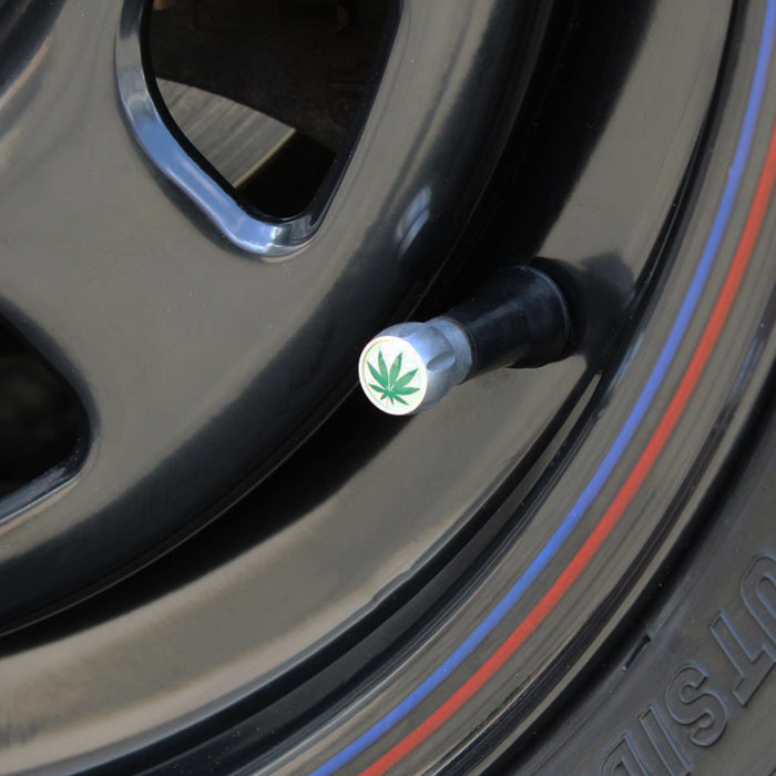 大麻柄 エア バルブ キャップ アルミ製 4個セット マリファナ柄 タイヤ 空気入れ 車 バイク 原付 エアバルブ エアーバルブ 交換 ヘンプ柄 ガンジャ エアバルブキャップ エアーバルブキャップ アクセサリー カスタム パーツ